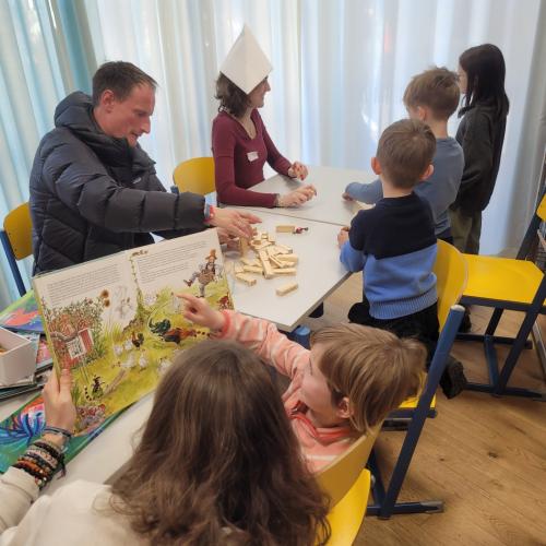 Eindruck von der Kinderbetreuung am Tag der offenen Tür in der Bibliothek