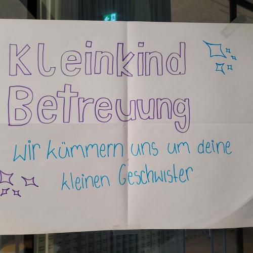 Eindruck von der Kinderbetreuung am Tag der offenen Tür in der Bibliothek