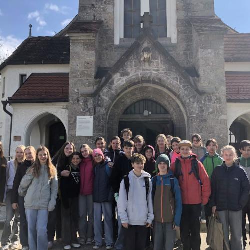 Klasse vor Christuskirche