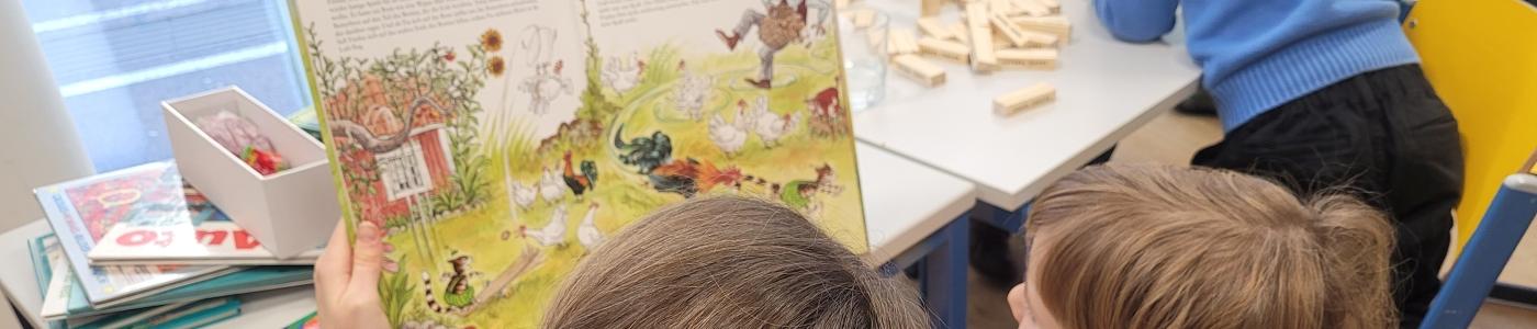Eindruck von der Kinderbetreuung am Tag der offenen Tür in der Bibliothek